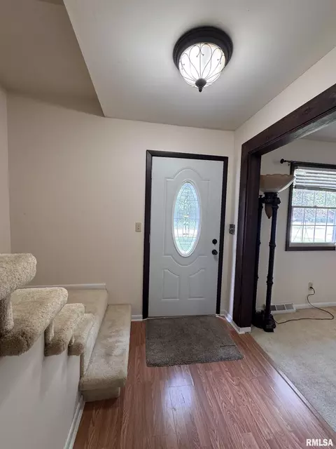 500 Meadow Dr, Macomb, IL 61455 photo 2