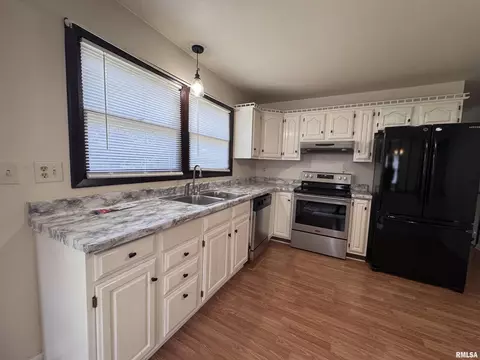 500 Meadow Dr, Macomb, IL 61455 photo 7
