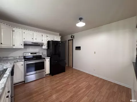 500 Meadow Dr, Macomb, IL 61455 photo 8