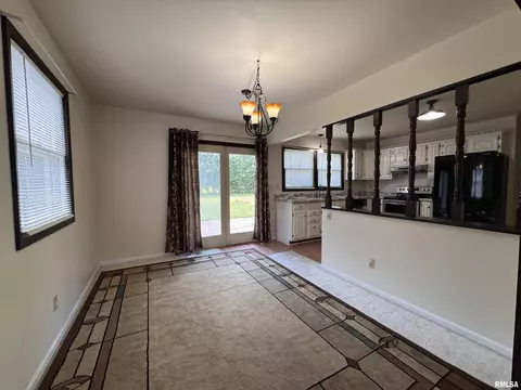 500 Meadow Dr, Macomb, IL 61455 photo 5