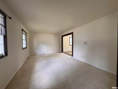 500 Meadow Dr, Macomb, IL 61455 photo 4