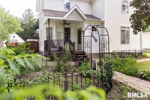 306 W Fremont St, Elmwood, IL 61529