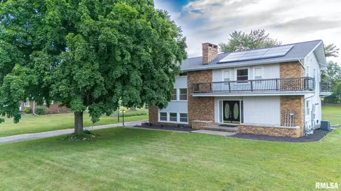 2810 Deveron Cir, Pekin, IL 61554