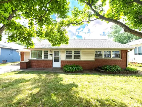 1505 N 9th St, Pekin, IL 61554