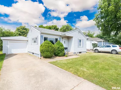 3 Starcevich Ct, Pekin, IL 61554