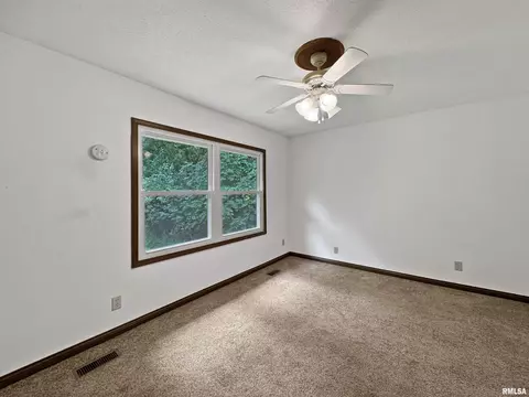 Bedroom - 1819618200 River Rd, Danvers, IL 61732 photo 1 of 8