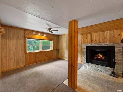 Living - 1819618200 River Rd, Danvers, IL 61732 photo 4 of 6