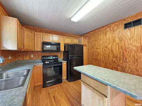 Kitchen - 1819618200 River Rd, Danvers, IL 61732 photo 3 of 6