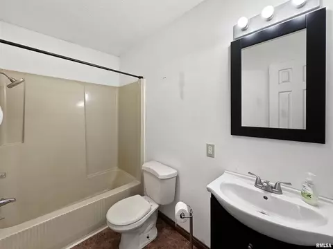 Bath - 1819618200 River Rd, Danvers, IL 61732 photo 2 of 2