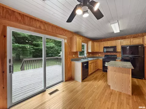 Kitchen - 1819618200 River Rd, Danvers, IL 61732 photo 6 of 6