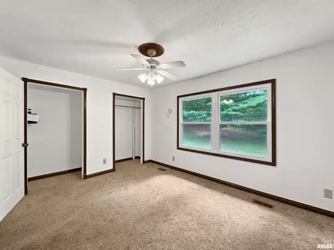 Bedroom - 1819618200 River Rd, Danvers, IL 61732 photo 2 of 8