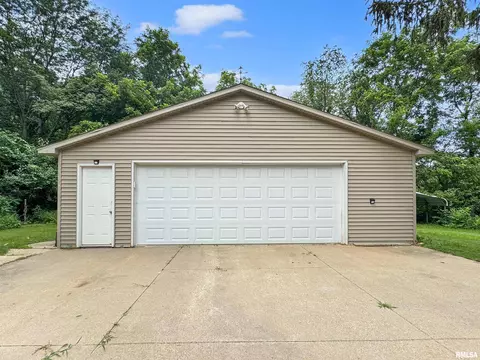 Exterior - 1819618200 River Rd, Danvers, IL 61732 photo 9 of 24