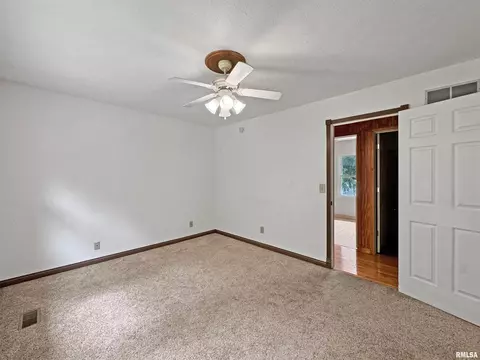Bedroom - 1819618200 River Rd, Danvers, IL 61732 photo 4 of 8