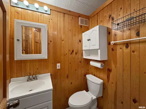 Bath - 1819618200 River Rd, Danvers, IL 61732 photo 1 of 2