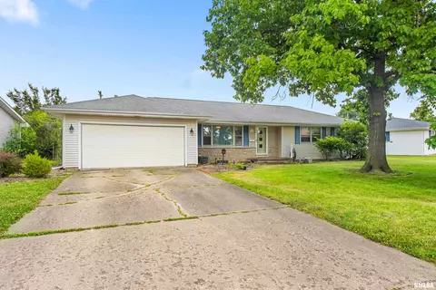 6410 N Greenmont Rd, Peoria, IL 61614