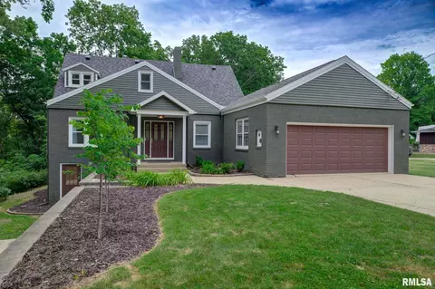 2129 Fondulac Dr, East Peoria, IL 61611