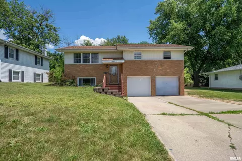 6822 N Kimberly Dr, Peoria, IL 61614