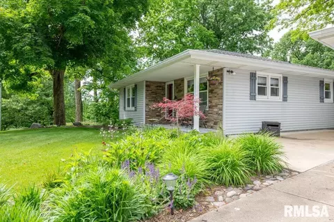 1701 Woodland Knolls Rd, Metamora, IL 61548