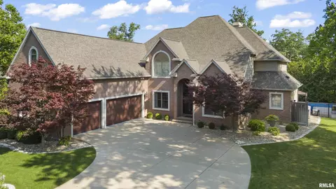 2815 W Windpointe Dr, Peoria, IL 61614