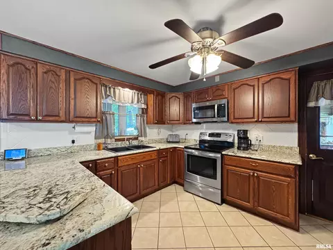 519 E Robinson St, Goodfield, IL 61742 photo 9