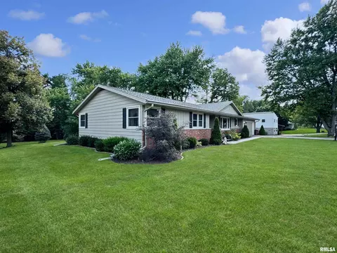 519 E Robinson St, Goodfield, IL 61742 photo 2