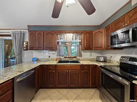 519 E Robinson St, Goodfield, IL 61742 photo 12