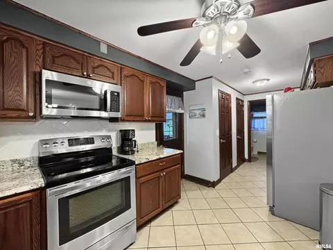 519 E Robinson St, Goodfield, IL 61742 photo 11