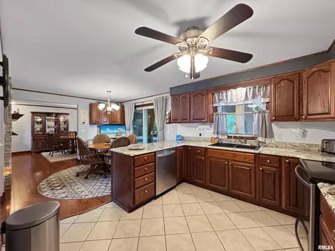 519 E Robinson St, Goodfield, IL 61742 photo 10