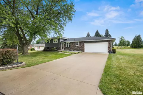 524 Crestview Dr, Metamora, IL 61548 photo 4