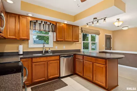 524 Crestview Dr, Metamora, IL 61548 photo 10
