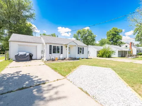 111 Stahl Ave, Washington, IL 61571
