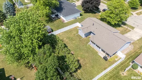 1100 Hampton Rd, Washington, IL 61571 photo 7