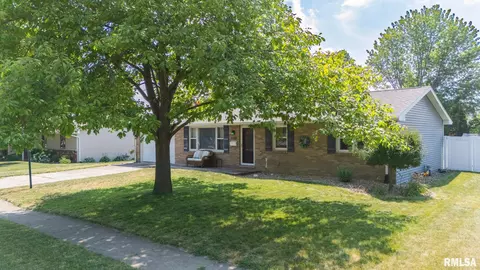 1100 Hampton Rd, Washington, IL 61571