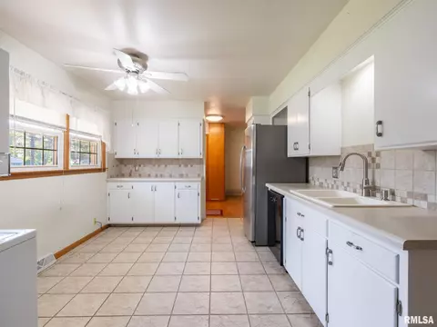 204 Ivanhoe Way, Bloomington, IL 61701 photo 33