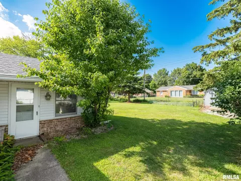 204 Ivanhoe Way, Bloomington, IL 61701 photo 50