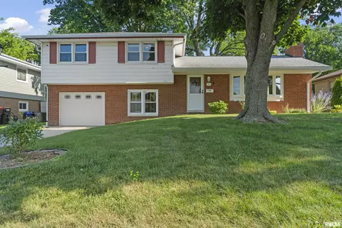 1407 W Clarewood Ave, Peoria, IL 61614