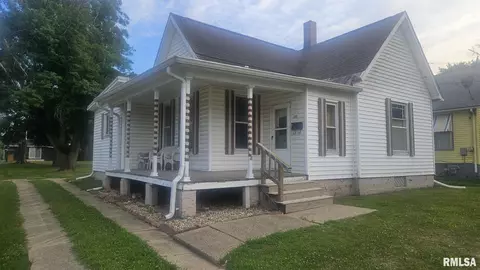 658 E Maple St, Canton, IL 61520