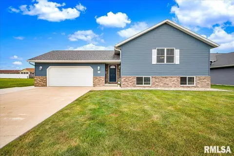 2113 Lexi Dr, Eureka, IL 61530