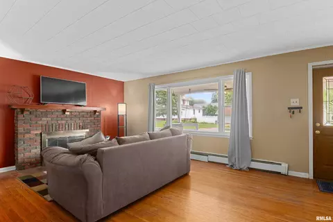 Living - 805 W 3rd St, Delavan, IL 61734 photo 2 of 2