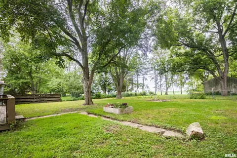 Exterior - 805 W 3rd St, Delavan, IL 61734 photo 10 of 10