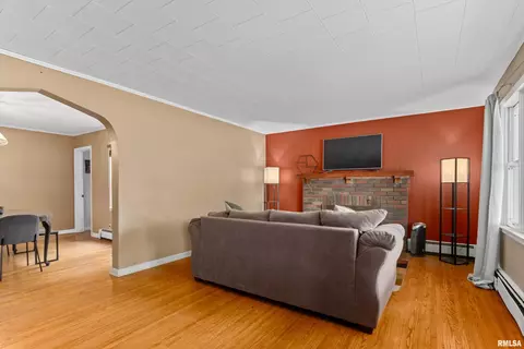 Living - 805 W 3rd St, Delavan, IL 61734 photo 1 of 2