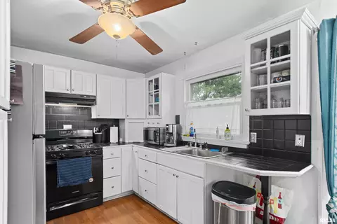Kitchen - 805 W 3rd St, Delavan, IL 61734 photo 1 of 3