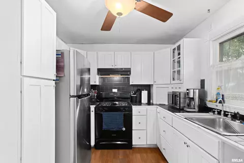 Kitchen - 805 W 3rd St, Delavan, IL 61734 photo 3 of 3