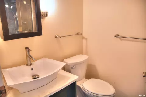 Bath - 1925 Riverview Dr, Macomb, IL 61455 photo 1 of 2