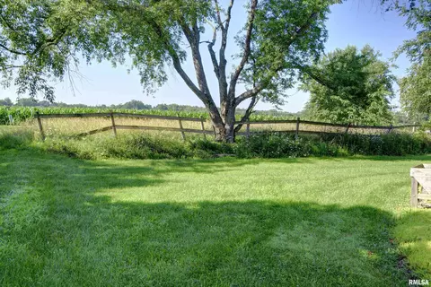 Exterior - 1925 Riverview Dr, Macomb, IL 61455 photo 3 of 5