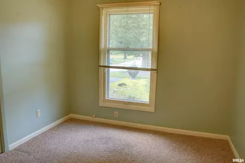Bedroom - 1925 Riverview Dr, Macomb, IL 61455 photo 4 of 4