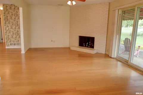 Living - 1925 Riverview Dr, Macomb, IL 61455 photo 5 of 5