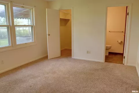 Bedroom - 1925 Riverview Dr, Macomb, IL 61455 photo 2 of 4
