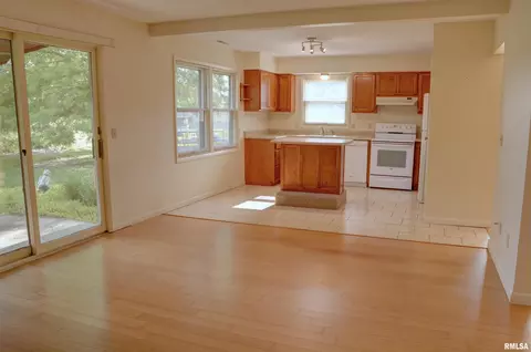 Living - 1925 Riverview Dr, Macomb, IL 61455 photo 4 of 5