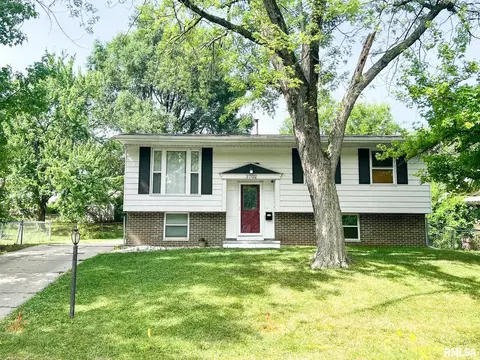 3702 W Pagewood Dr, Peoria, IL 61615